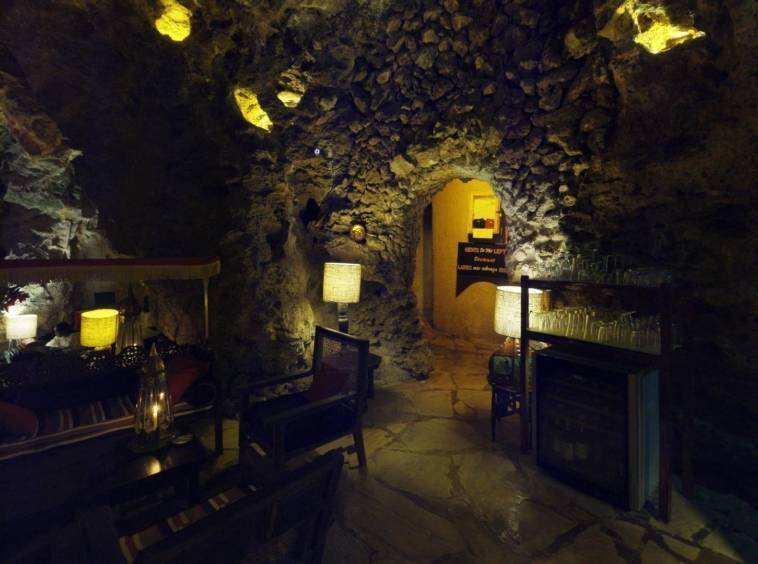 Ali Barbours Cave Restaurant Diani Beach Matterport Virtual Tour Kenya | 360INT