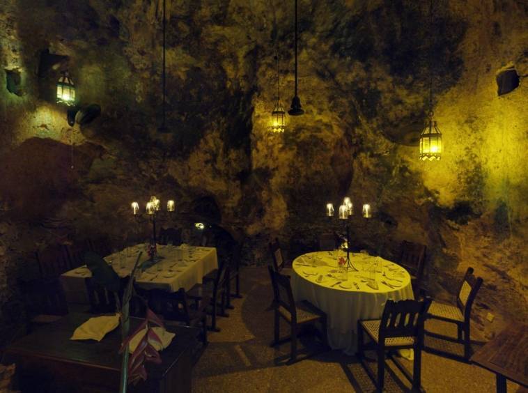 Ali Barbours Cave Restaurant Diani Beach Matterport Virtual Tour Kenya | 360INT