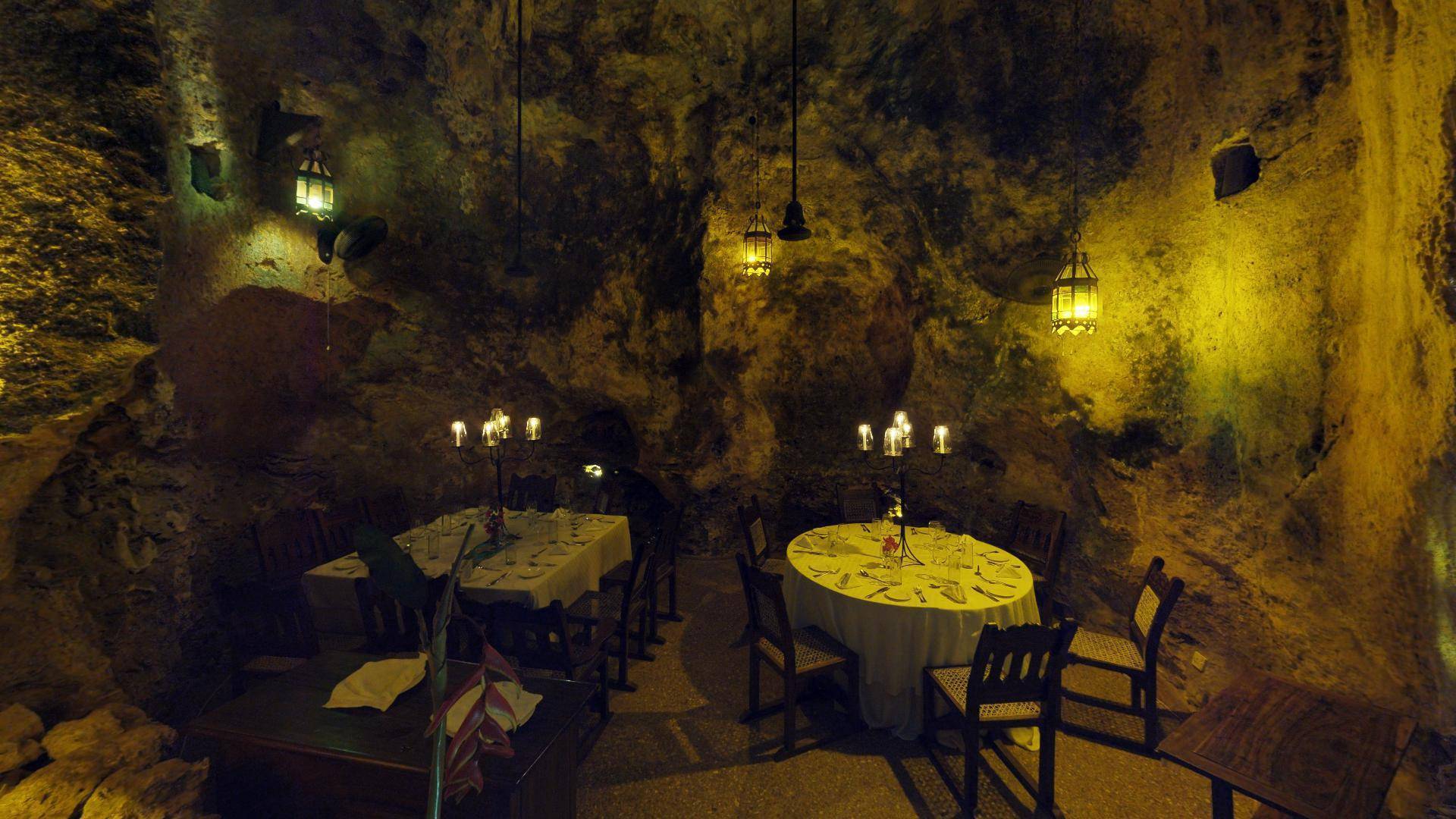 Ali Barbours Cave Restaurant Diani Beach Matterport Virtual Tour Kenya | 360INT