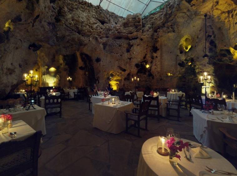 Ali Barbours Cave Restaurant Diani Beach Matterport Virtual Tour Kenya | 360INT